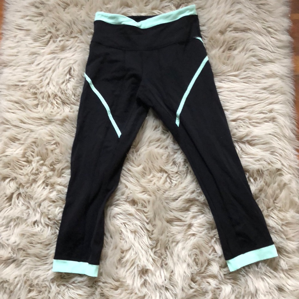 Lululemon size 4 crops